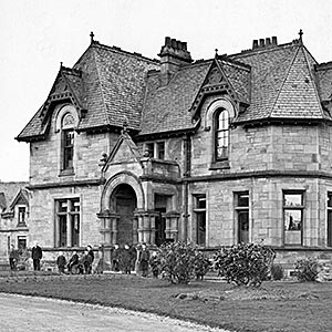Cottage 22, ‘Lincoln and Garfield’ (plaque on side of building reads: ‘erected by a Scotch [sic] man’)