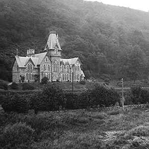 Torr Aluinn and Hoop House, Dunoon